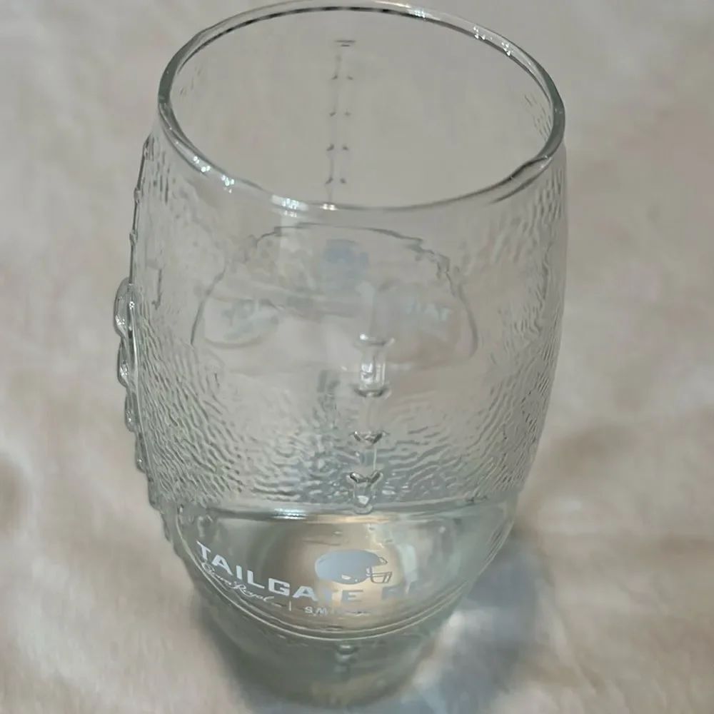 Tailgate Ready 24 Oz Glass 6 1/2 In Tall 2 1/2 In Round
Crown Smirnoff Captain